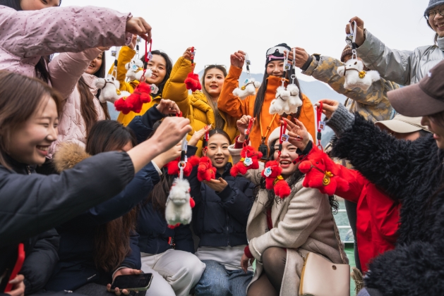 春节假期文旅市场活力足，多家景区实现马年新春开门红